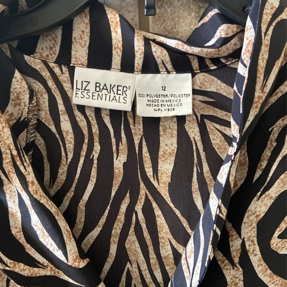 Liz Baker Silk button up top - Picture 2 of 3